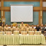 มอบชุดกิจกรรมการเรียนรู้ สื่อ 60 พรรษาฯ